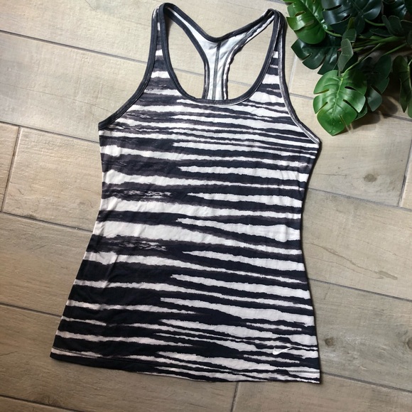 Nike Tops - Nike B/W abstract striped dri-fit tank.